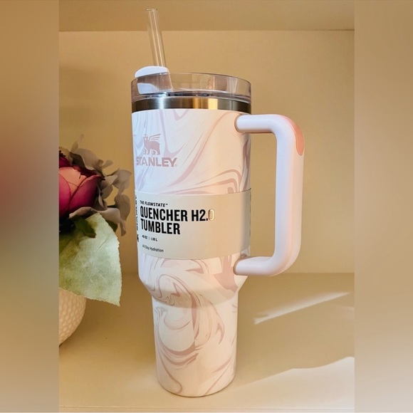 🎉LAST PIECE🎉Stanley 40oz. Quencher H2.0 FlowState Tumbler Rose Quartz Swirl - Picture 4 of 9